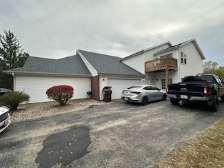 10450 Metalmark Ln, Roscoe, IL 61073