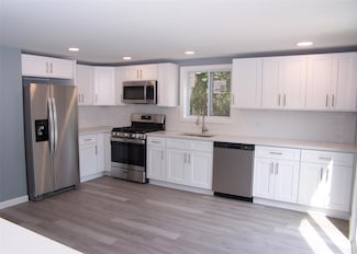 1 Hampton Rd, Shirley, NY 11967