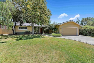 5 Thune Ave, Moraga, CA 94556