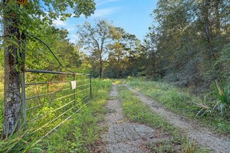 18760 Pin Oak Rd, Conroe, TX 77385