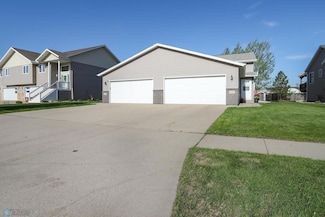 4845 44th St S, Fargo, ND 58104