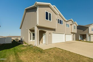 1726 Calgary Loop, Bismarck, ND 58503