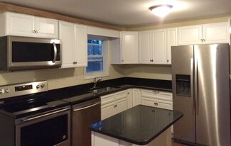 14 Hillcrest Dr, Weare, NH 03281
