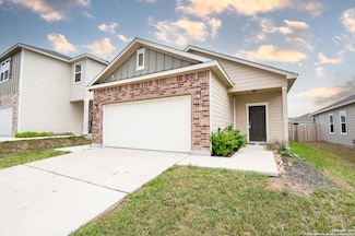 4856 Hallies Garden, Saint Hedwig, TX 78152