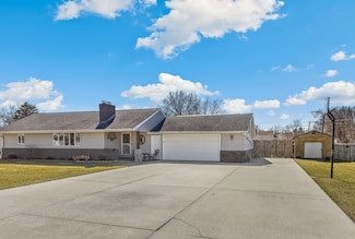 5207 Spruce St, Sterling, IL 61081