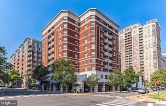 880 N Pollard St Unit 702, Arlington, VA 22203