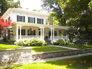 136 S Wythe St, Pentwater, MI 49449