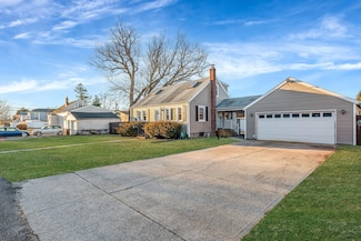 119 Maddox Ave, Islip, NY 11751
