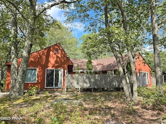 806 Rimrock Ct, Lords Valley, PA 18428