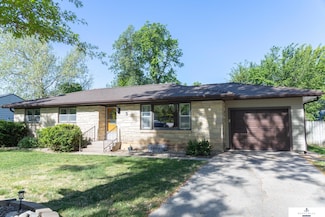 5 Fairview Dr, York, NE 68467