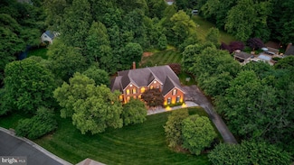 1011 Preserve Ct, Great Falls, VA 22066