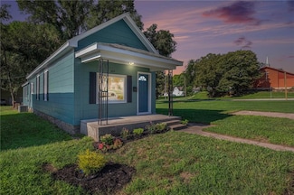 325 Kiowa St, Leavenworth, KS 66048