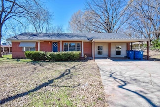 611 N Main St, Gladewater, TX 75647