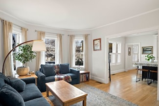 172 Fayerweather St Unit 1, Cambridge, MA 02138