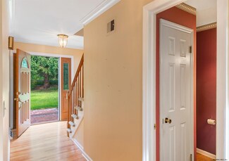 220 Upper Mannix Rd, East Greenbush, NY 12061