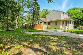 22521 Hoffman St, Saint Clair Shores, MI 48082