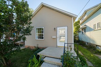 134 Mckee St, Manistee, MI 49660