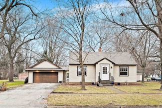 333 S Oak St, Forrest, IL 61741
