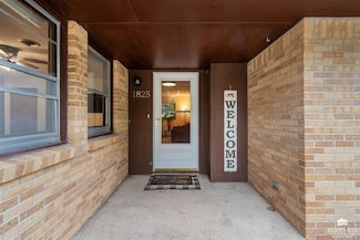 1825 Vaughn Dr, Manhattan, KS 66502