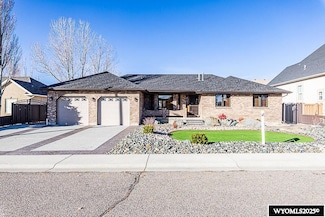516 Oak Creek Dr, Rock Springs, WY 82901