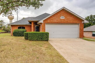 111 Paula Dr, Joshua, TX 76058