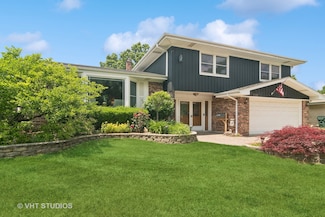 2006 N Burke Dr, Arlington Heights, IL 60004