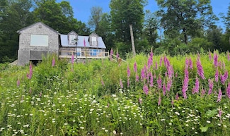 104 Johnny Cake Hill Ln, Readsboro, VT 05350