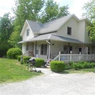 210 E Waterford St, Wakarusa, IN 46573
