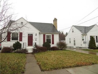 1128 Goodrich St, Lansing, MI 48910