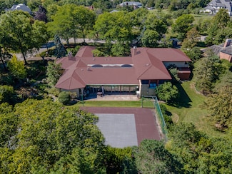600 Mallard Ln, Oak Brook, IL 60523