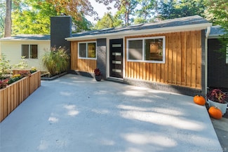 11 Tree Top Ln, Poughkeepsie, NY 12603