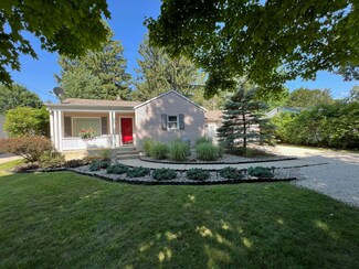 908 S Kalamazoo Ave, Marshall, MI 49068