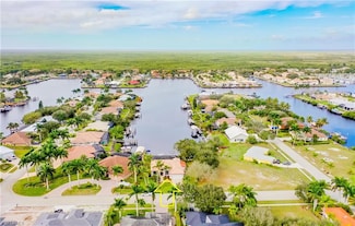 171 Cays Dr, Naples, FL 34114