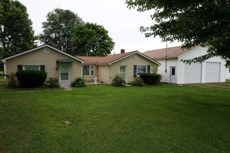 7314 S Division St, Oakland City, IN 47660