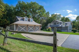 2 Meadowlark Ln, Galena, IL 61036