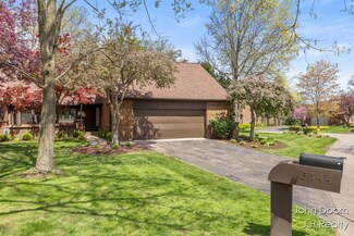 3144 E Gatehouse Dr SE, Grand Rapids, MI 49546