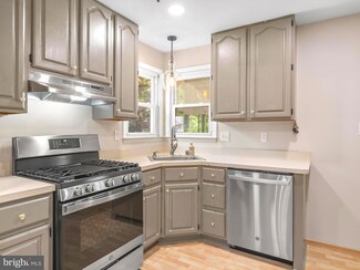 209 Cheddington Rd, Linthicum Heights, MD 21090