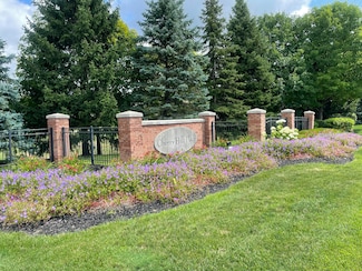 312 Marigold Cir Unit 52, Westland, MI 48185