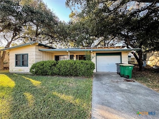 707 E Mistletoe Ave, Victoria, TX 77901