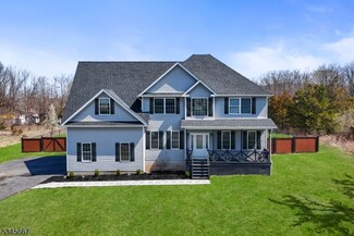 11 Davon Ln, Hamburg, NJ 07419