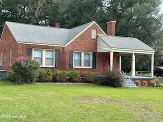 212 Richmond Ave, Hamlet, NC 28345