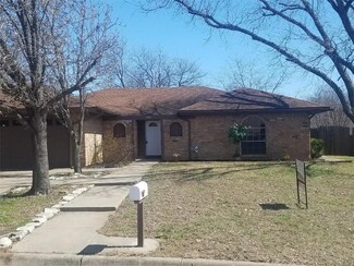 7801 Marlborough Dr W, Fort Worth, TX 76134