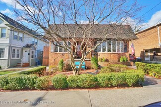 18 Locust Ave, Staten Island, NY 10306