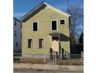 118 Slater St, Pawtucket, RI 02860