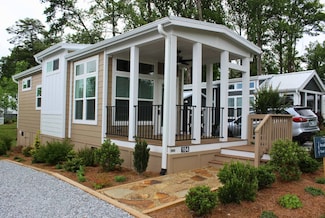 104 Meandering Ln, Flat Rock, NC 28731