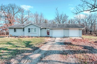 3718 Hawthorne St, Harvard, IL 60033