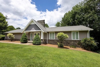 123 Greenbriar St, Mount Airy, NC 27030