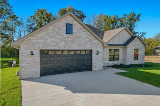 6900 Armstrong Dr, Columbia, MO 65202