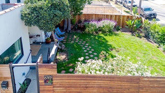 632 N Mariposa Ave, Los Angeles, CA 90004
