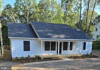 728 Meadow Dr, Tappahannock, VA 22560